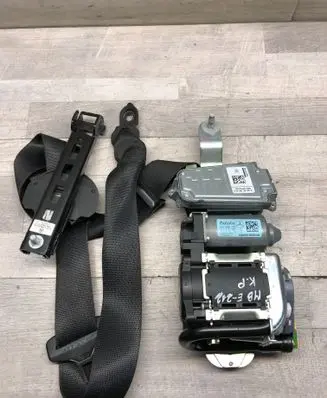 Mercedes-Benz E W212 Front seatbelt 610902000K