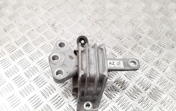 Opel Insignia A Gearbox mounting bracket 13227717
