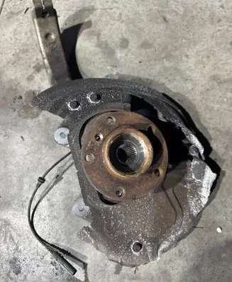 BMW X5 F15 Front wheel hub 6869870