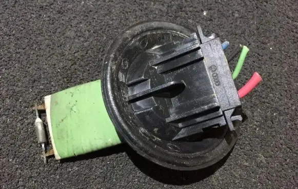 Volkswagen Cross Polo Heater blower motor/fan resistor 12375
