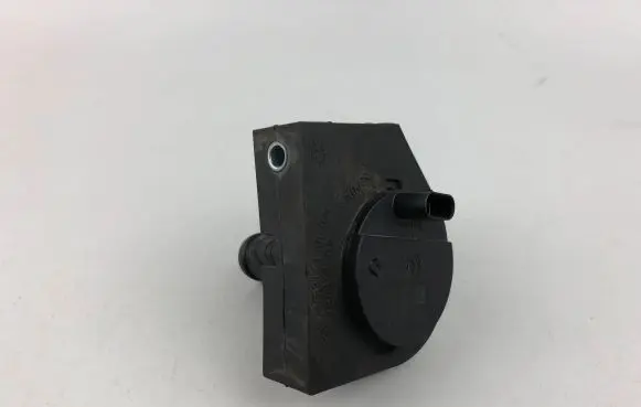 Volkswagen Golf VIII Electric auxiliary coolant/water pump 5Q0965567 12402300306