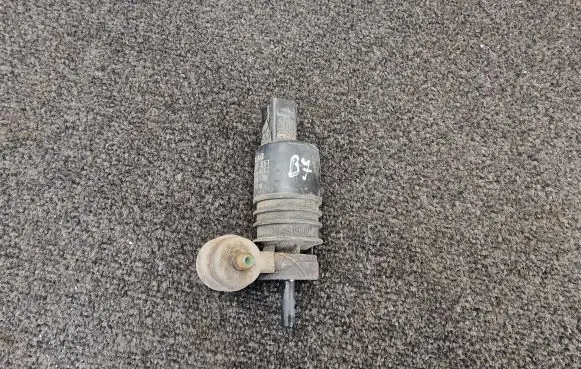 Volkswagen PASSAT B7 Windscreen/windshield washer pump 1K6955651