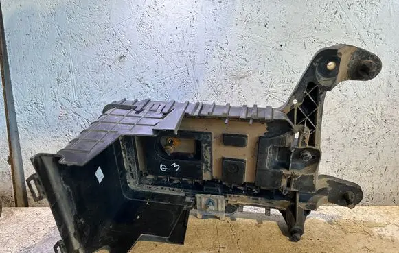 Audi Q3 8U Battery tray 1K0915333