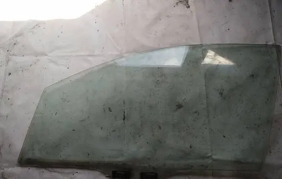 Honda Jazz Front door window glass four-door as2