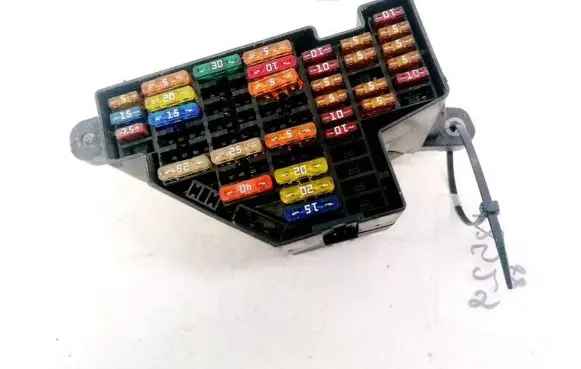 Volkswagen PASSAT B6 Fuse box set