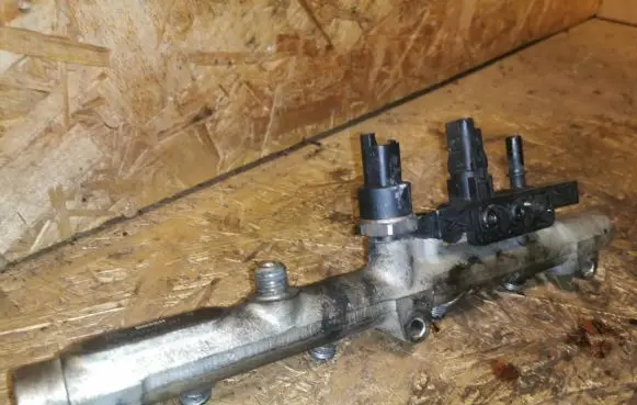 Fuel main line pipe