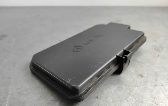 Volvo C40 Fuse box cover 32142367