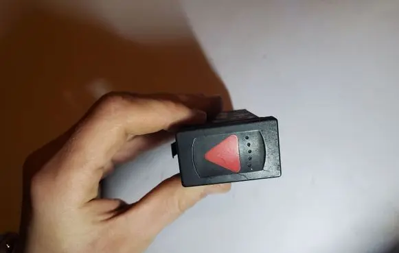 Volkswagen PASSAT B5 Hazard light switch 8D0941509C