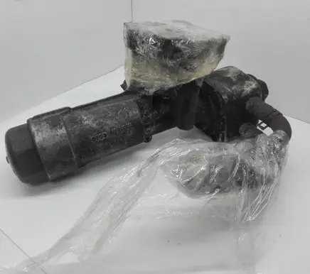 Oil filter mounting bracket