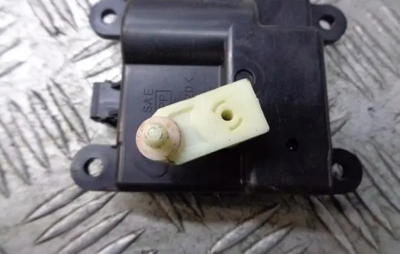 Nissan Primera A/C air flow flap actuator/motor 3C270-30850
