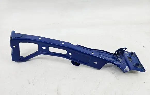 Audi A5 Fender mounting bracket 8W6821131B