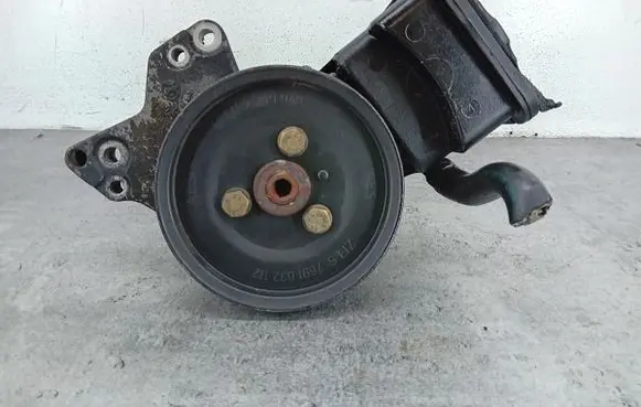 BMW X5 E53 Power steering pump 2249949