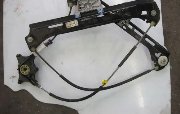 Mercedes-Benz E A207 Front door window regulator with motor A2077200146