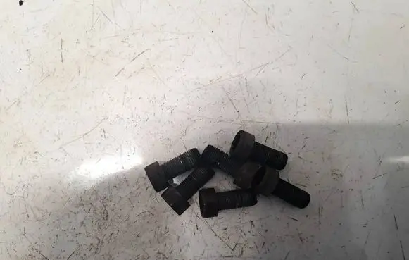 Volkswagen PASSAT B6 Nuts/bolts 