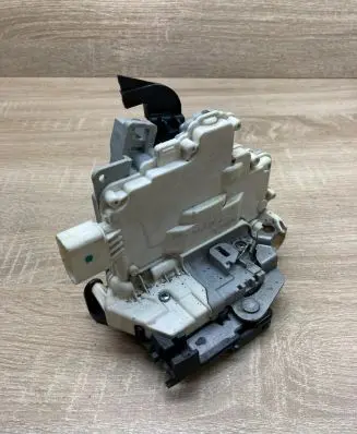 Seat Leon (1P) Front door lock 1P1837015
