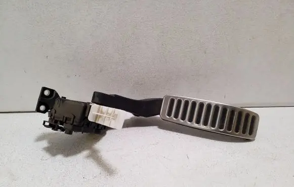 Volkswagen Touareg II Accelerator throttle pedal 7L0723507E