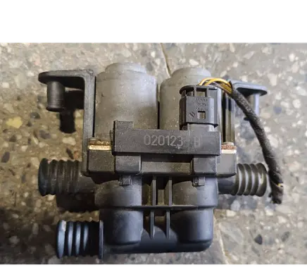 BMW 5 E39 Coolant heater control valve 837499502