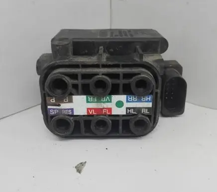 Audi A8 S8 D4 4H Air suspension valve block 4H0616013