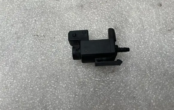BMW 5 E60 E61 Turbo solenoid valve 1742712 72234100 05T300
