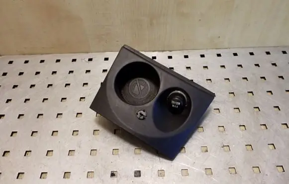 Cup holder front