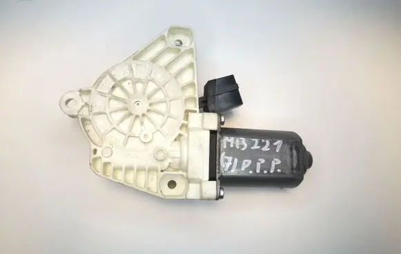 Mercedes-Benz S W221 Front door window regulator motor A2218203042