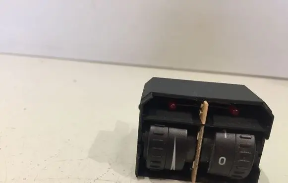 Volkswagen Touran I Headlight level height control switch 1T0941333