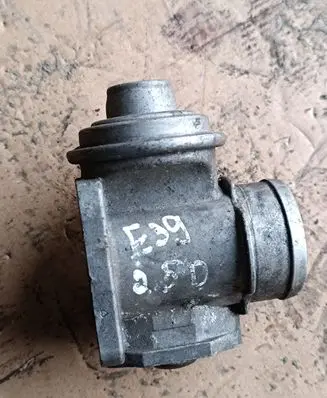 BMW 5 E39 EGR valve 11712247177 117122471