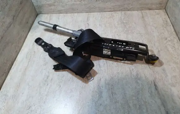 Volvo V50 Front seatbelt 6012243