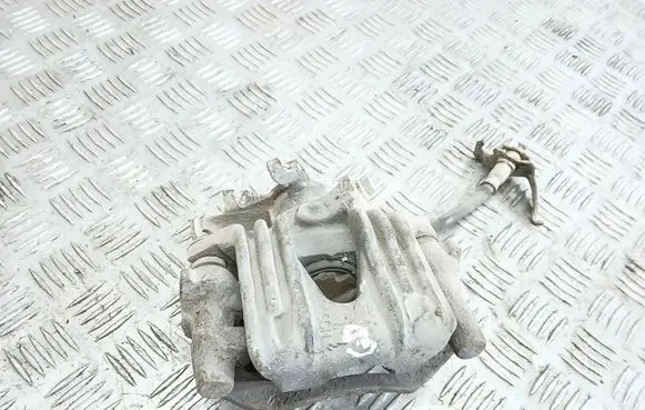 Opel Zafira A Rear brake caliper