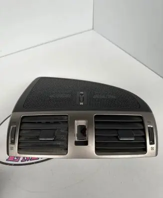 Toyota Avensis T270 Dash center air vent grill 5567005160