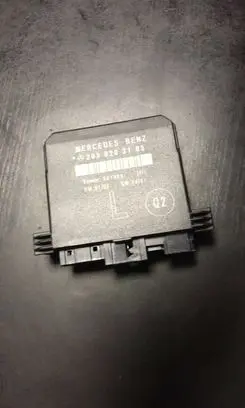 Mercedes-Benz C W203 Door control unit/module 2038202185