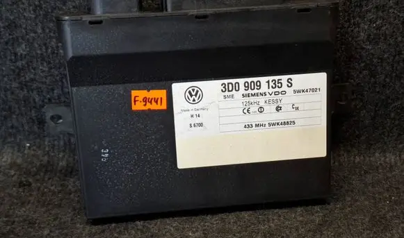Volkswagen Touareg I Keyless (KESSY) go control unit/module 3D0909135S