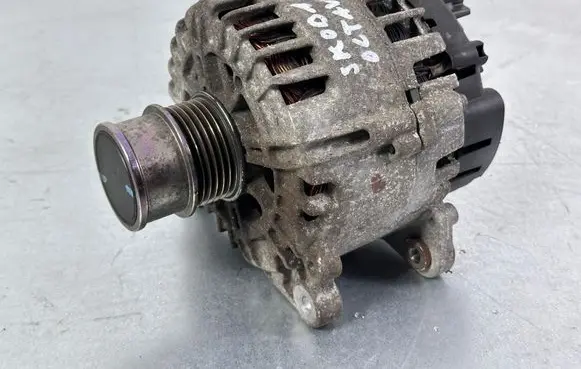Skoda Octavia Mk3 (5E) Generator/alternator 04E903015D