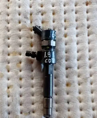 Opel Zafira B Fuel injector 0445110185