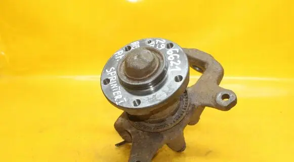 Mercedes-Benz Sprinter W901 W902 W903 W904 Front wheel hub spindle knuckle 9043320502