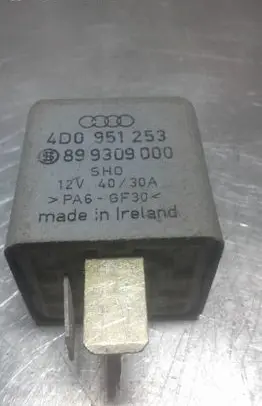 Volkswagen PASSAT B5.5 Other relay 4D0951253 899309000 12V4030A