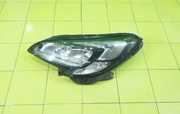 Opel Corsa E Headlight/headlamp 1LF011830