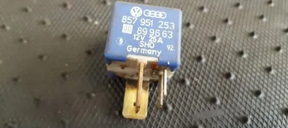 Volkswagen PASSAT B3 Other relay 857951253 899663