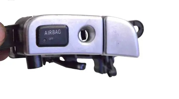 Passenger airbag on/off switch