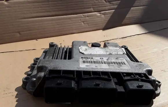 Renault Megane II Engine control unit/module 0281012589