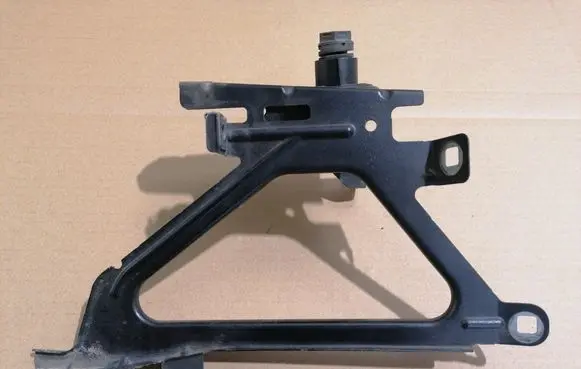 BMW 7 F01 F02 F03 F04 Radiator support slam panel bracket 7184180