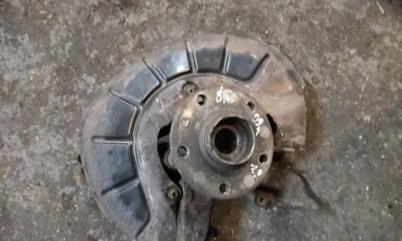 Skoda Octavia Mk2 (1Z) Front wheel hub