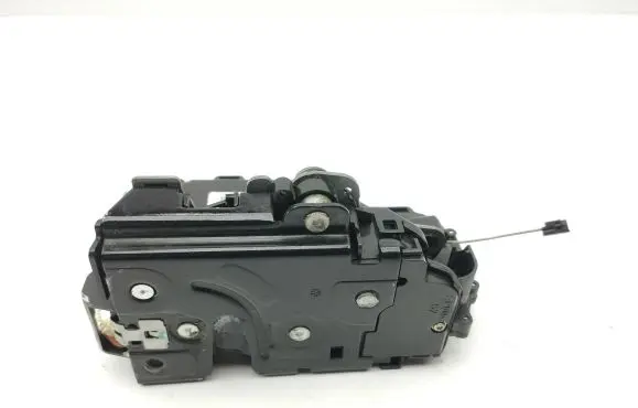 Skoda Octavia Mk2 (1Z) Front door lock 3D2837015K