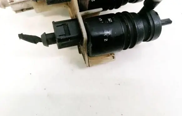 Mercedes-Benz C W203 Windscreen/windshield washer pump