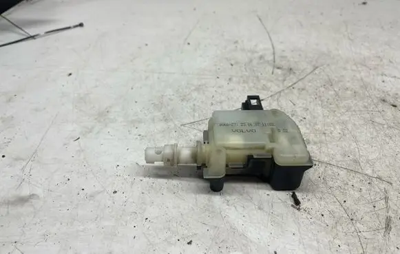Volvo V70 Fuel tank cap lock 806627