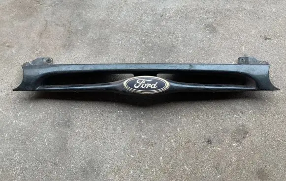 Ford Mondeo MK I Front grill 93BG8A133AEW