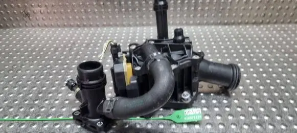 BMW 3 F30 F35 F31 Thermostat/thermostat housing S26372429 7642854