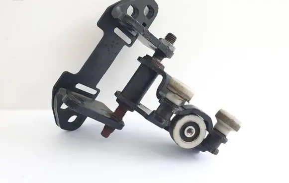 Mercedes-Benz Sprinter W906 Sliding door middle roller runner A9067600347