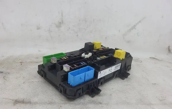 Opel Zafira B Fuse module 13206757 5DK00866942