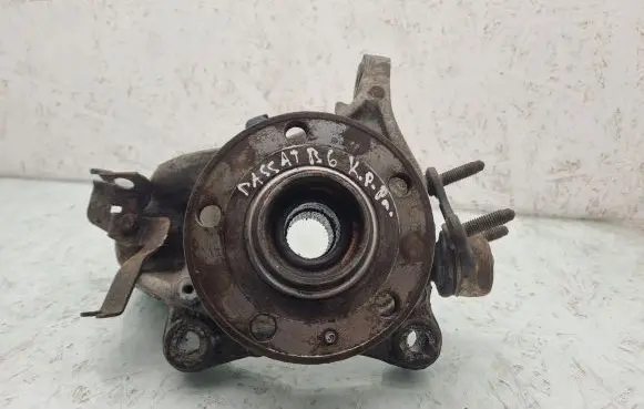 Volkswagen PASSAT B6 Front wheel hub 3C0365A